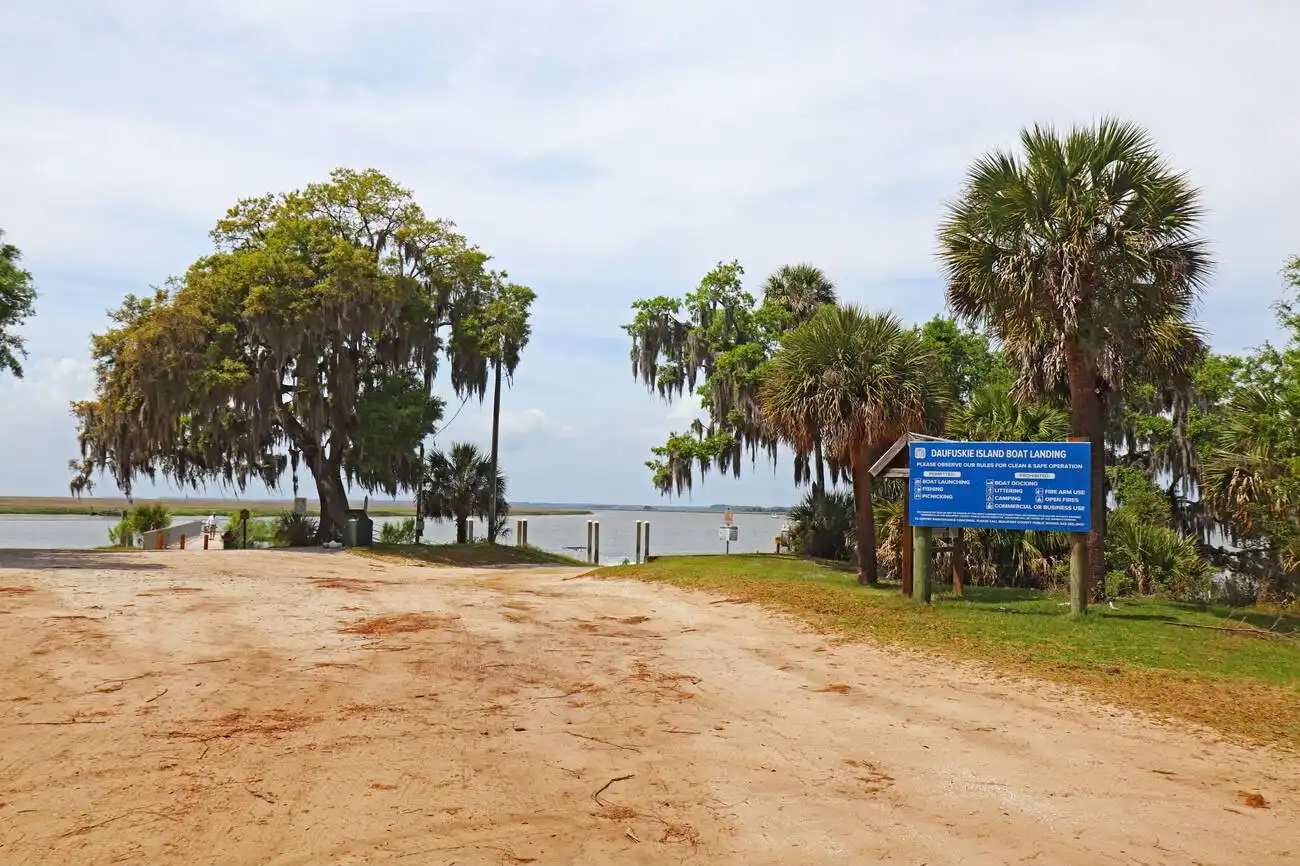 How Big is Daufuskie Island?